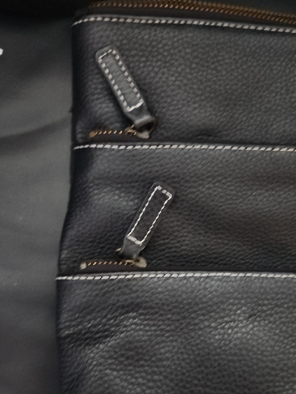 ROOTS Pebbled Leather  Crossbody Bag M  Black  Stainless Steel Hardware Zipper - Picture 8 of 11